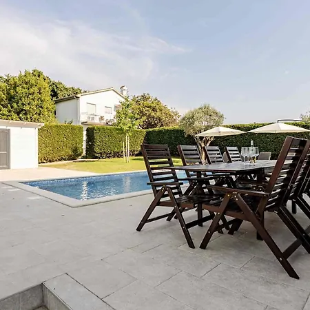 בית אירוח Modern House With Big Garden And Pool *